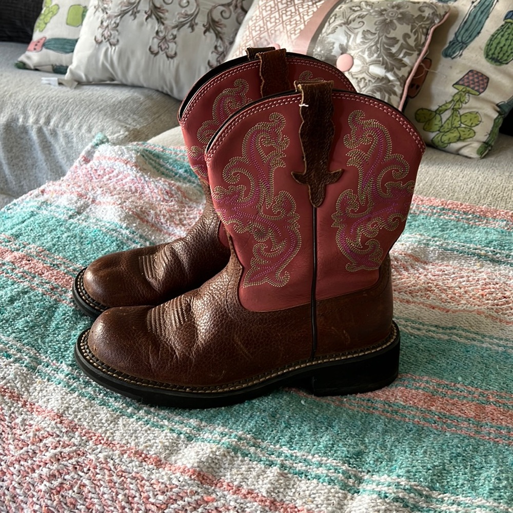 Style #10010808. Fat baby riding boots. Scuffed up some. Good condition.